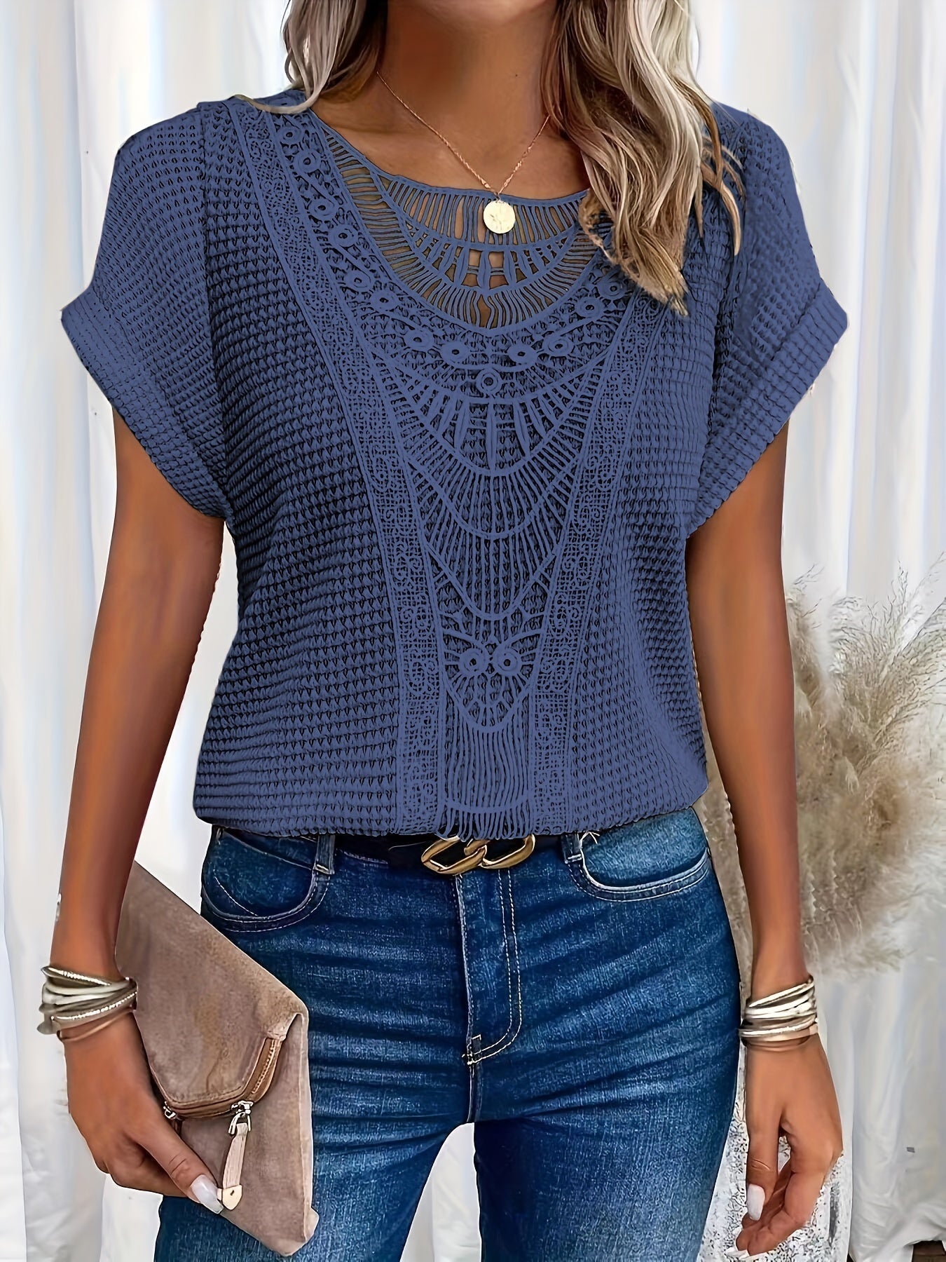 Elegant Women's Blouse: A Timeless Classic