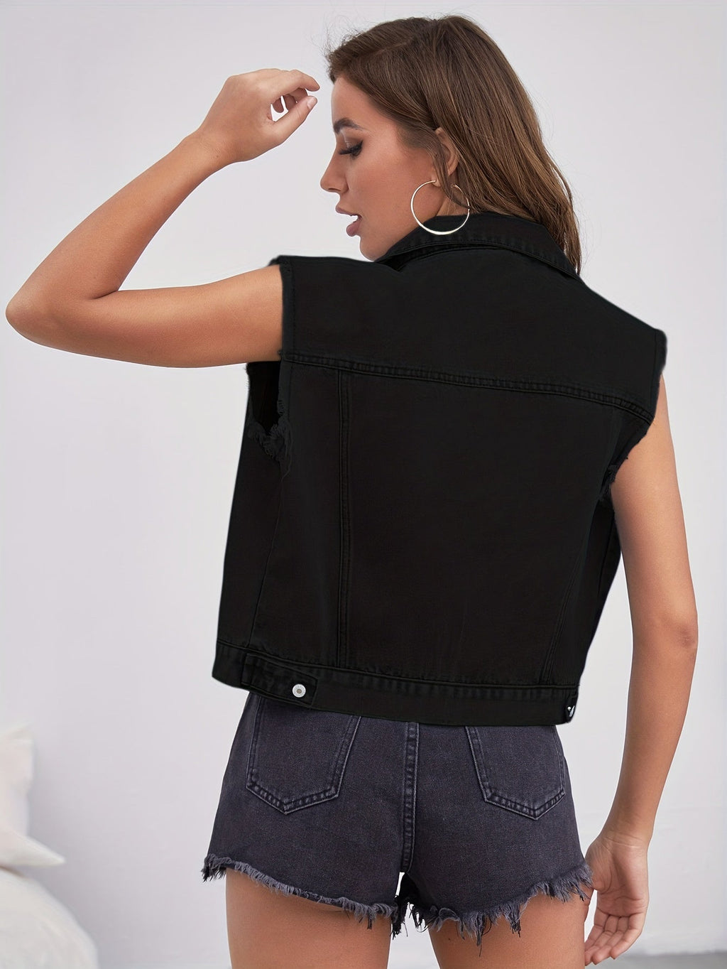 Johanna - Sleeveless Denim Jacket Featuring Flap Pockets