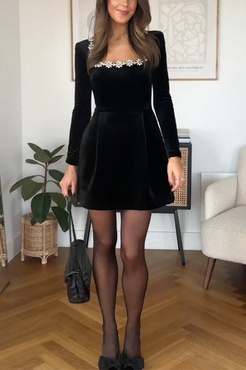 Emilia - Chic Velvet Dress Featuring a Sophisticated Square Neckline