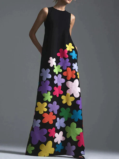 Chic Floral Dress Featuring a Round Neckline